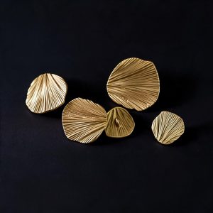 Ginkgo leaf buttons in matte gold, fan-shaped metal sew-on buttons for coats, blazers and cardigans