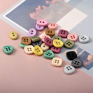 Colorful buttons in triangle, square and recessed-hole shapes, two-hole and four-hole resin sewing buttons in many colors, 11mm for knitwear and DIY crafts