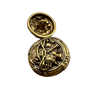 Assorted vintage vine metal buttons in antique bronze-tone with an embossed vine and leaf pattern