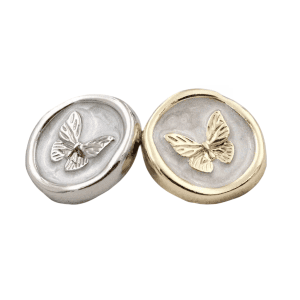 Vintage butterfly buttons with a metal-look butterfly on a pearl-effect resin base in gold and silver, shank buttons for coats and DIY sewing