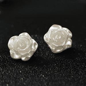High stem rose buttons with a white faux pearl finish and a three-dimensional rose shape, approx. 12.5mm